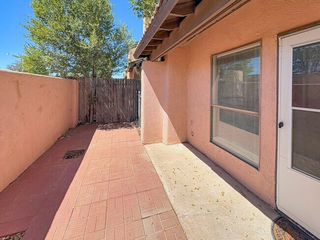 Building Photo - 4016-4022 North Calle Grande