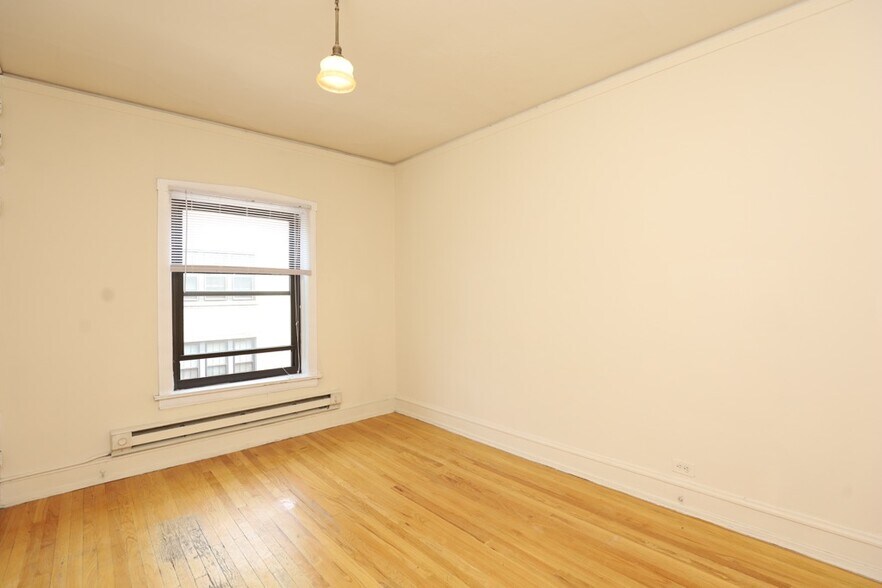 Building Photo - 1238 Oak Ave