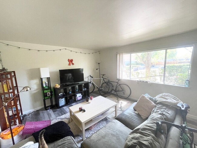 Building Photo - Remodeled Large 4 Bedroom 2 Bath Condo  in...