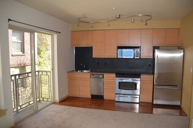 Building Photo - JULY MOVE-IN SPECIAL! $350 OFF! Amazing Ca...