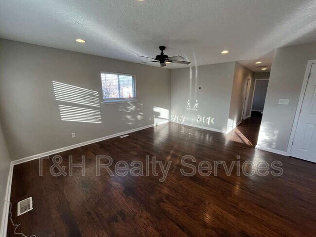 Building Photo - 333 N 7th Ave