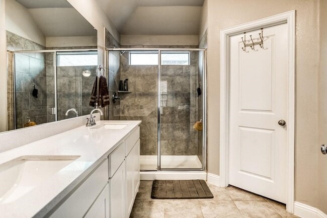 Building Photo - 616 Haven Dr