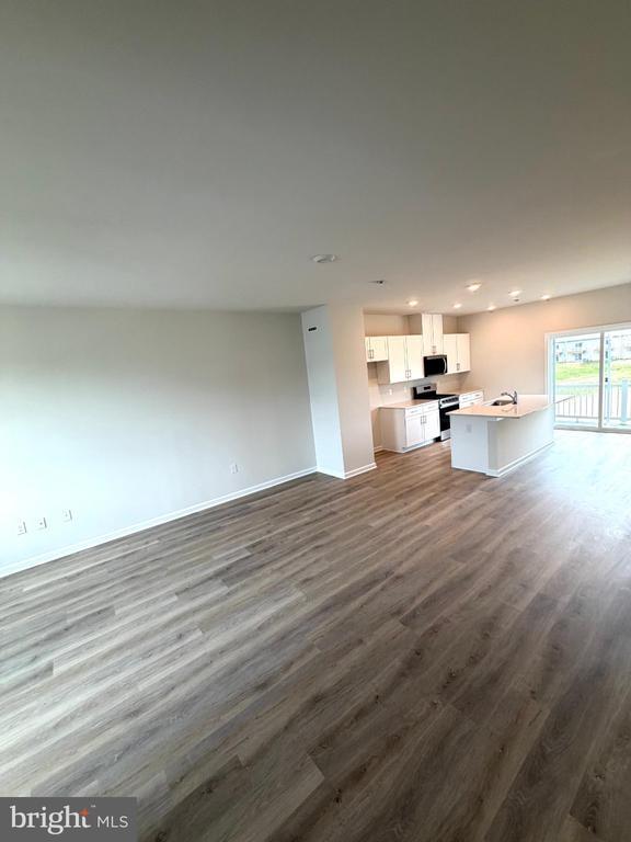 Building Photo - 128 Essex Dr