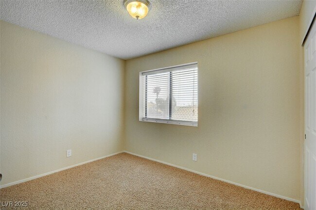 Building Photo - 3229 Canyon Lake Dr