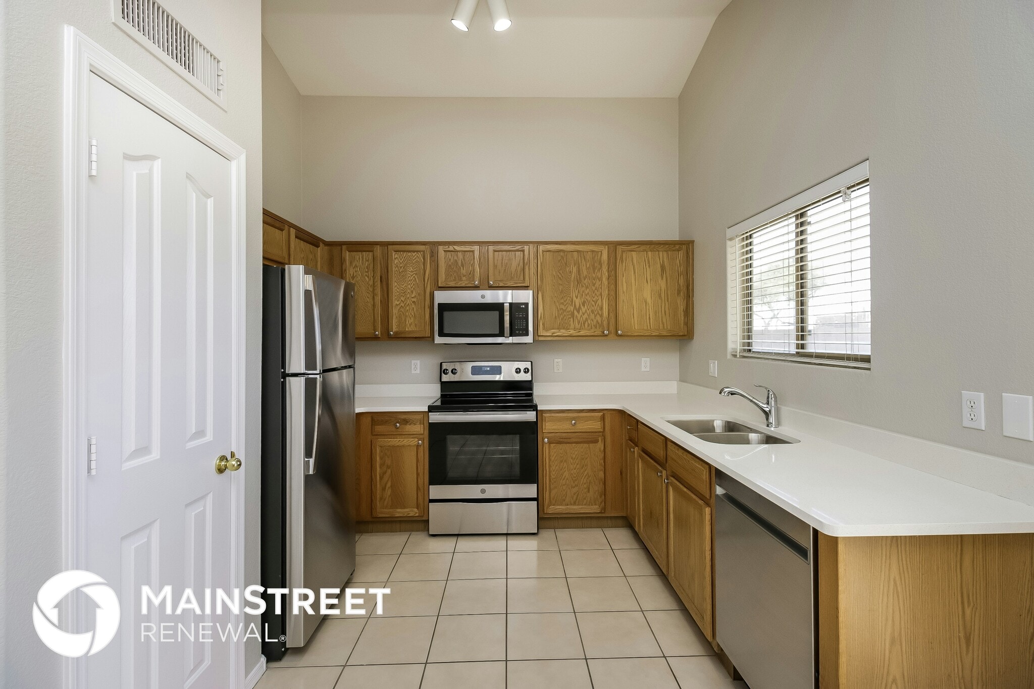 Building Photo - 2822 S Abbey