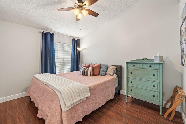 Building Photo - 5250 Sapphire Valley