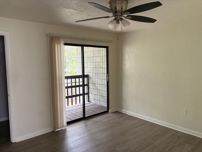 Building Photo - 724 SW 68th Terrace