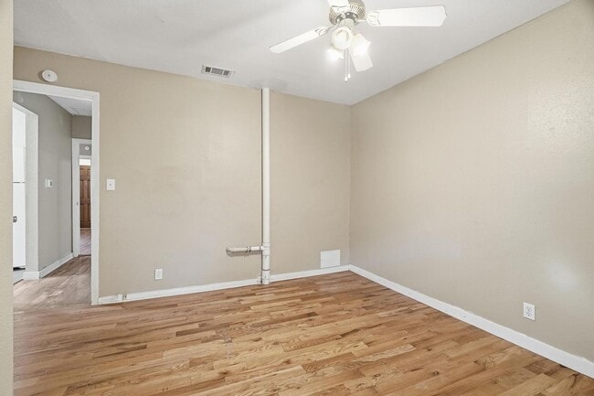 Building Photo - 1125 Pecan St