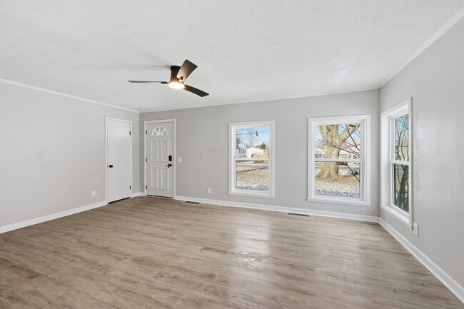 Building Photo - 566 E 10th St