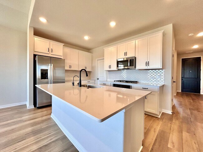 Building Photo - Spacious Modern 4/BR 3/BA Home with Stunning Features!