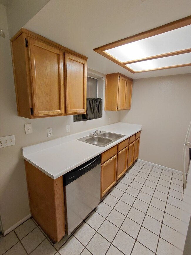 Building Photo - Move-In Ready 2-Story Apartment for Rent!