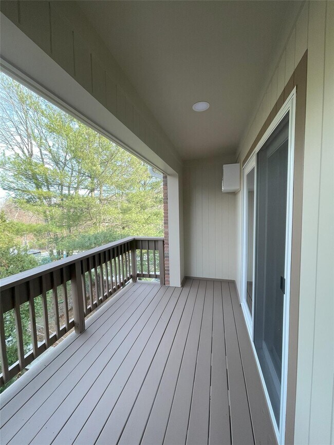 Building Photo - 3 Woods End Cir