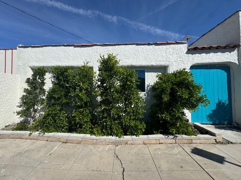 Building Photo - 2669 Clyde Ave