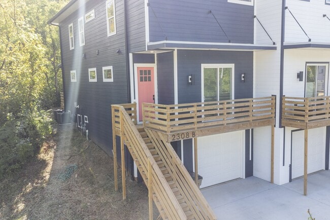 Primary Photo - 2308 Lloyd Ave