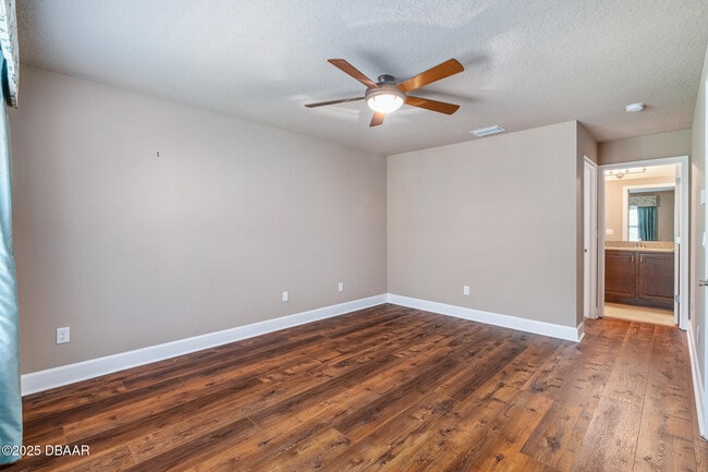 Building Photo - 829 Pinewood Dr