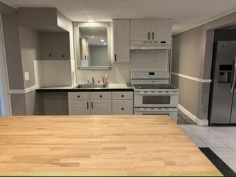 Kitchen - 71 Leitha Dr