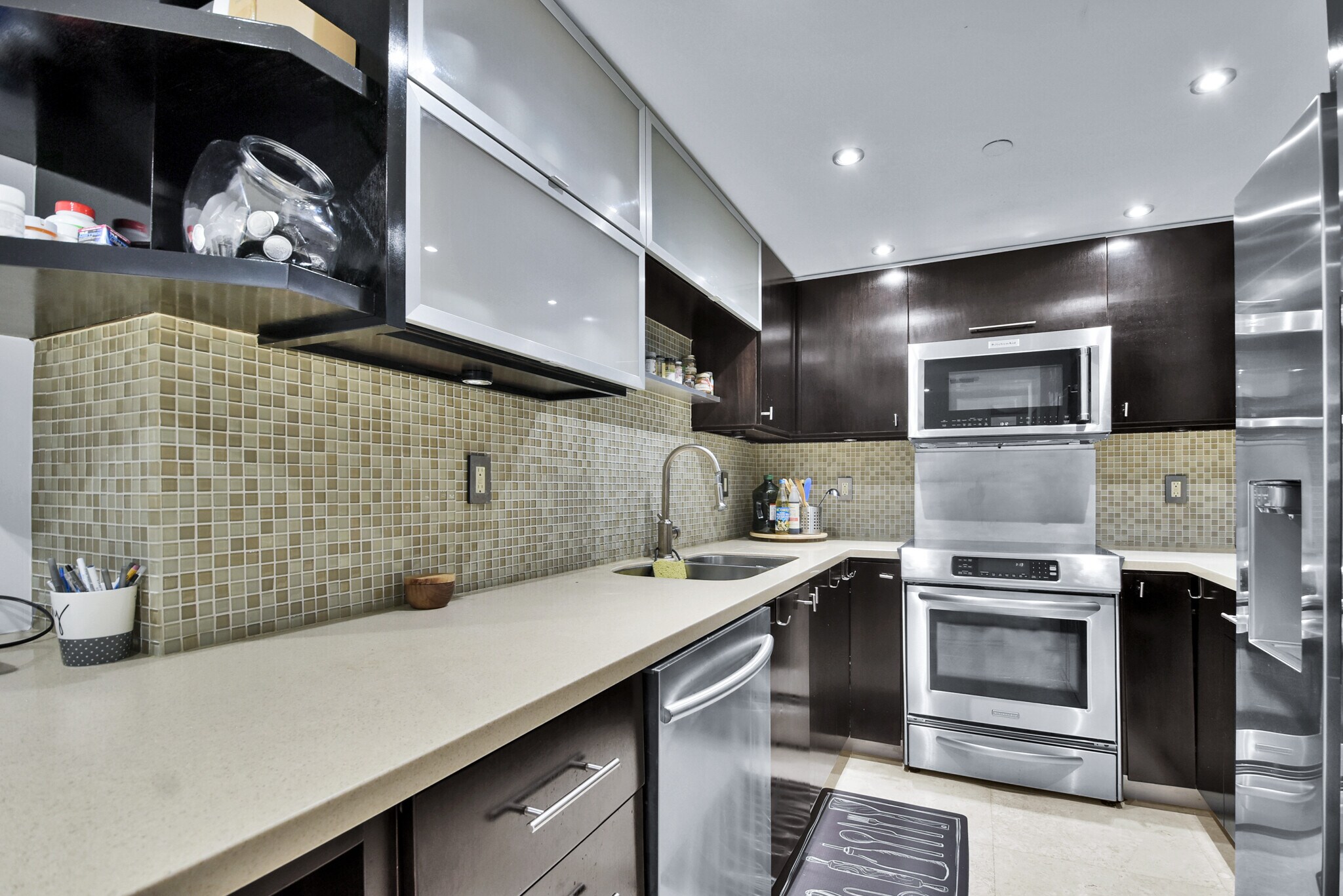 Building Photo - 2401 Collins Ave