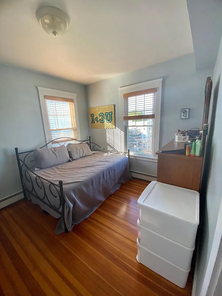 Building Photo - 33 Main St