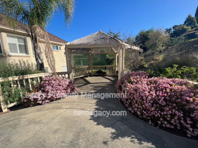 Building Photo - 2552 Cotswold Hill Dr