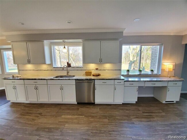 Building Photo - 15596 Nola Cir