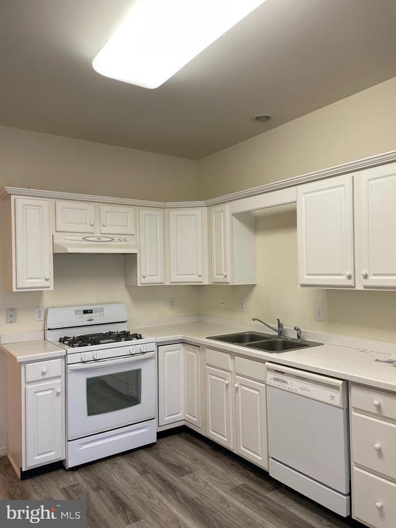 Building Photo - 107 Warwick Rd