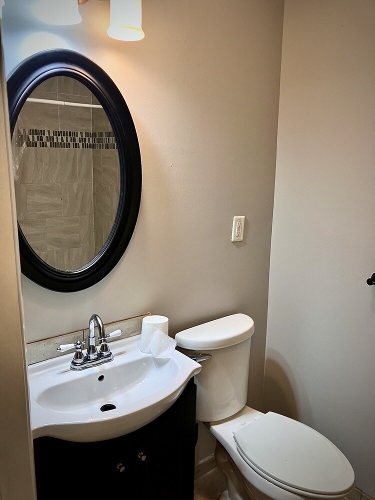 Building Photo - 338 W 4th St