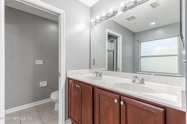 Building Photo - 2243 Trailwood Dr