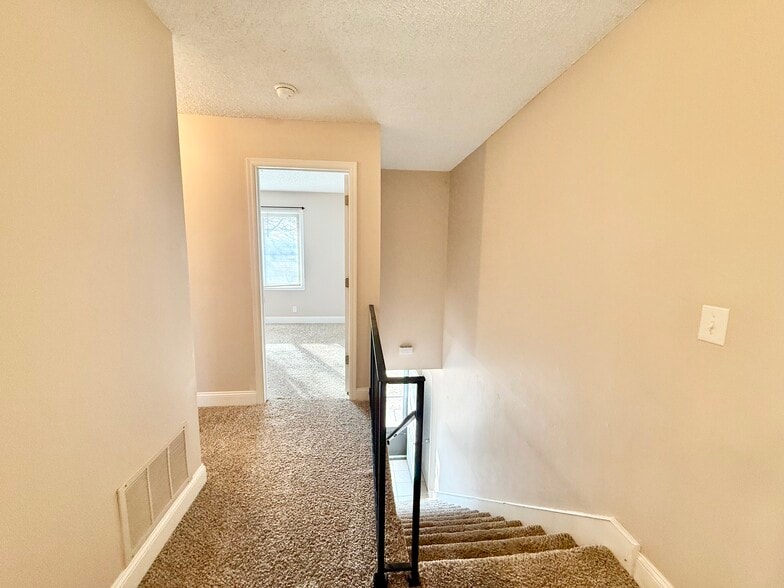 Upstairs Landing - 1428 N Wood Ct