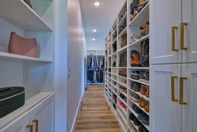 Building Photo - 4742 Heads Up Rd