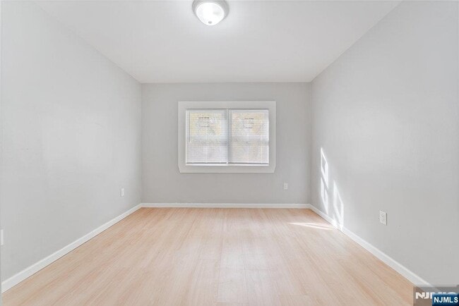 Building Photo - 16 John St