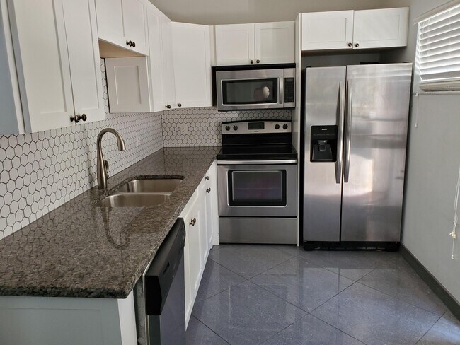 Building Photo - 301 Central Dr