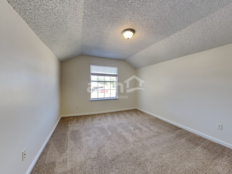 Building Photo - 3646 Arava Dr