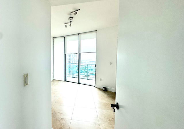 Building Photo - 350 S Miami Ave