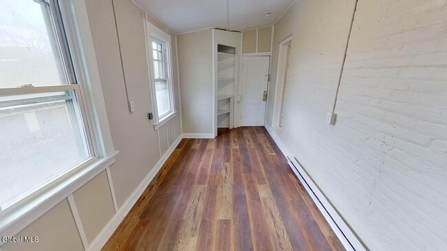 Building Photo - 566 Park Ave