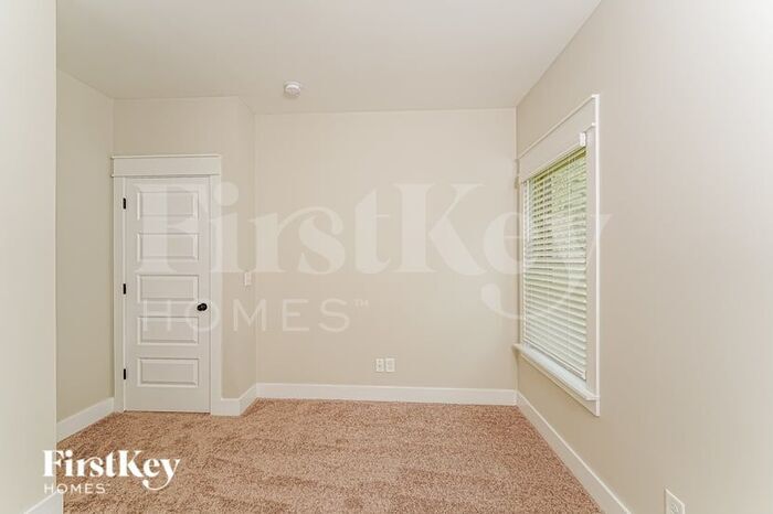 Building Photo - 1360 Woodridge Pl