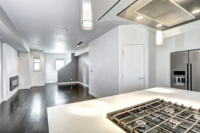 Building Photo - 1623 Julian St