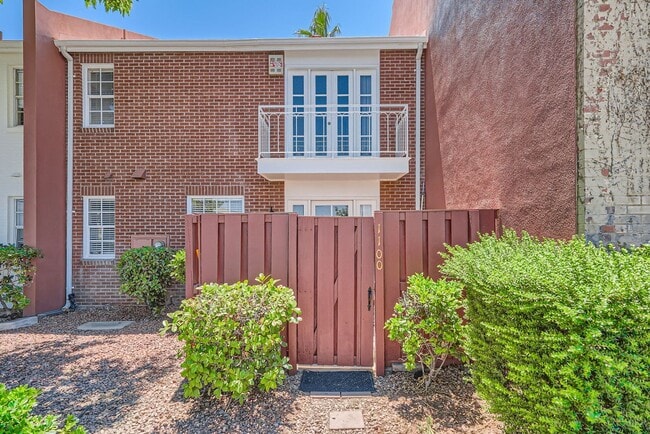 Building Photo - Golf course views in LVCC