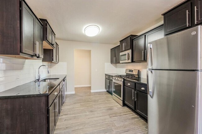 Building Photo - 8716 Tracy Dr