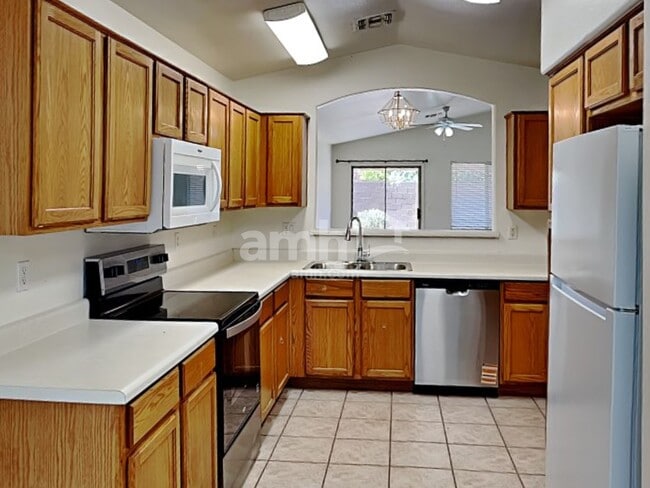 Building Photo - 11038 E Delta Ave