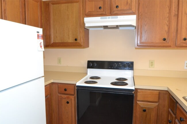 Building Photo - 304 Dell Ct