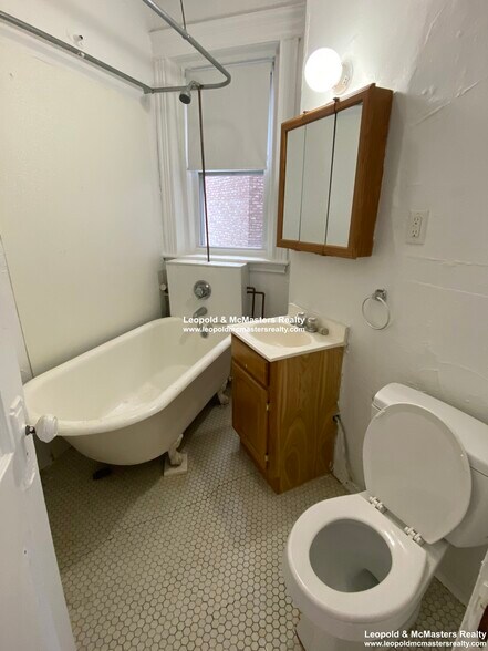 Building Photo - 15 Walbridge St