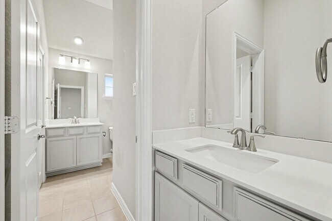 Building Photo - 2317 Willow Garden Dr