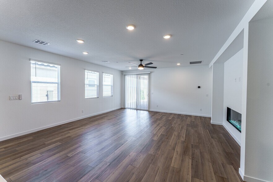 Building Photo - 10848 Corliss River Ave
