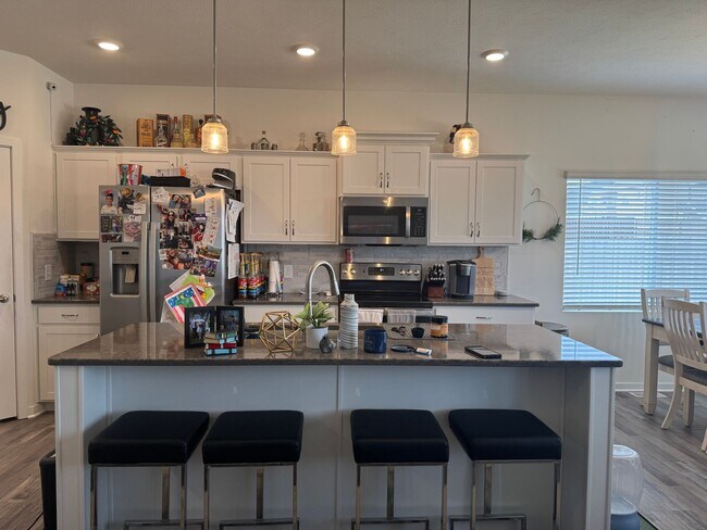 Building Photo - 1914 Hummingbird Dr