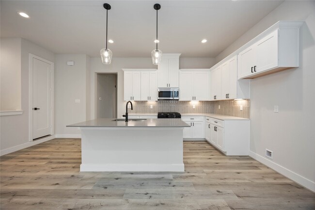 Building Photo - 6117 Campos Dr