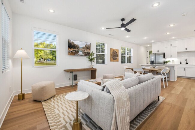 Primary Photo - 1324 Van Buren Ave