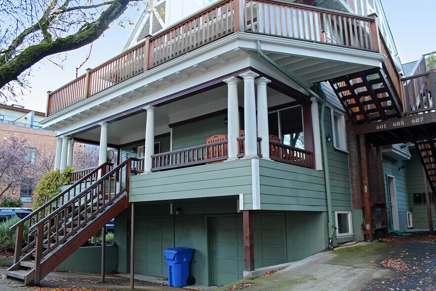 Building Photo - 601 NW 22nd Ave
