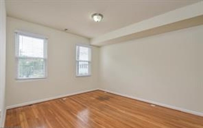 Building Photo - 1721 West Virginia Ave NE