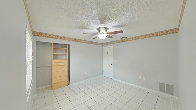 Building Photo - 2131 Ridge Rd S