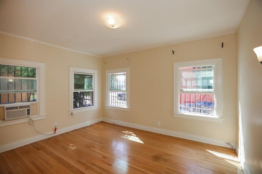 Building Photo - 200 N New Hampshire Ave